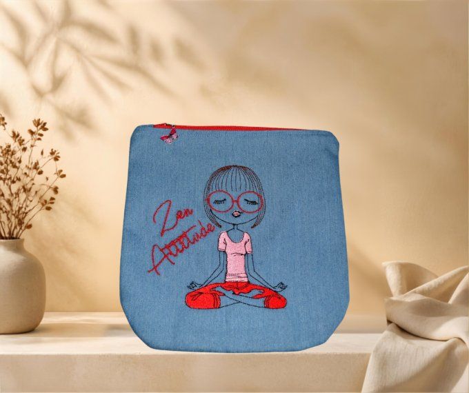 Trousse maquillage plate et brodée