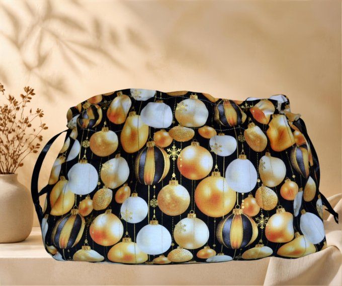 Pochon brodé - sac de voyage lingerie 