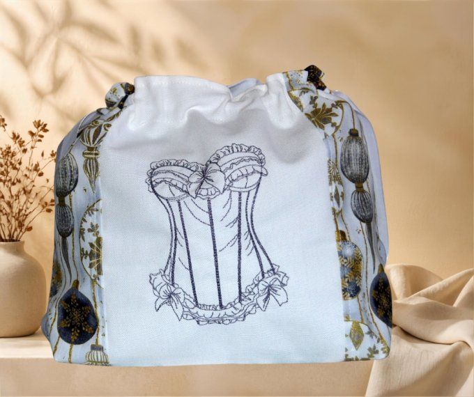 Pochon brodé - sac de voyage lingerie 