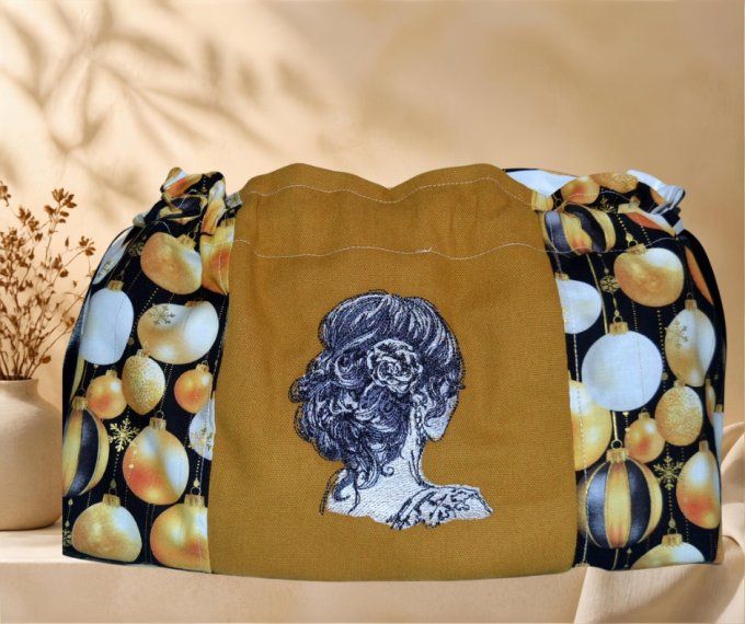 Pochon brodé - sac de voyage lingerie 