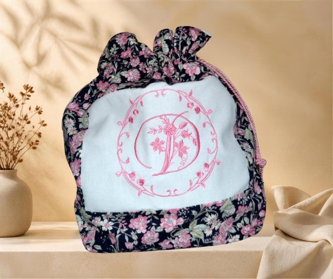 GRAND POCHON LINGERIE broderie monogramme D