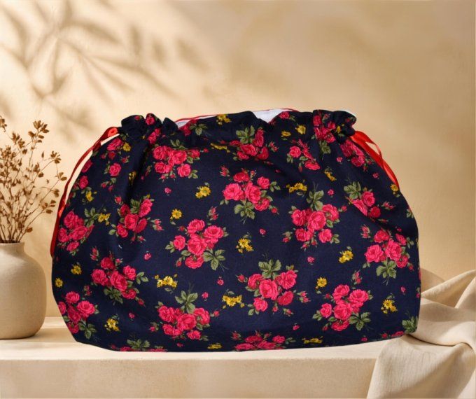 Pochon brodé - sac de voyage lingerie 