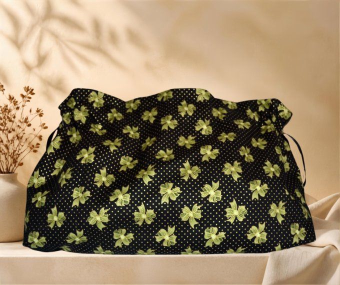 Pochon brodé - sac de voyage lingerie