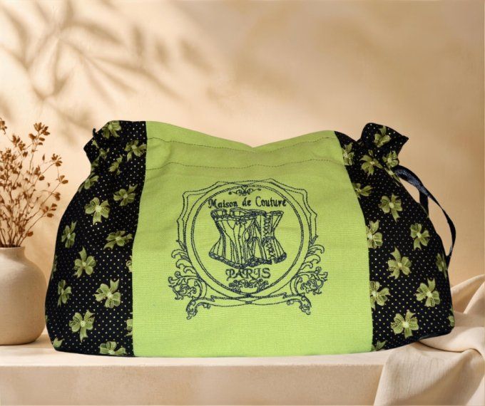 Pochon brodé - sac de voyage lingerie