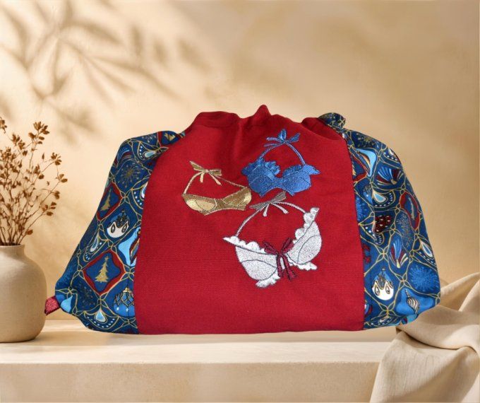 Pochon brodé - sac de voyage lingerie 
